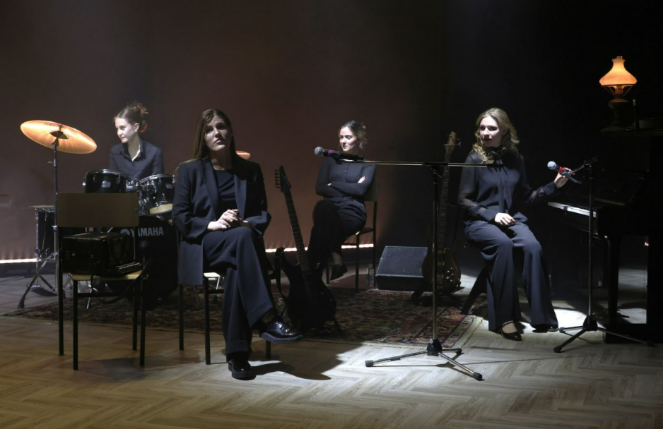 Люблю. Целую. Кеша. / Все письма только о любви